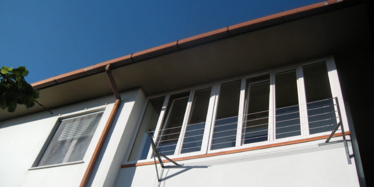 Chiusura balcone con infissi in pvc 