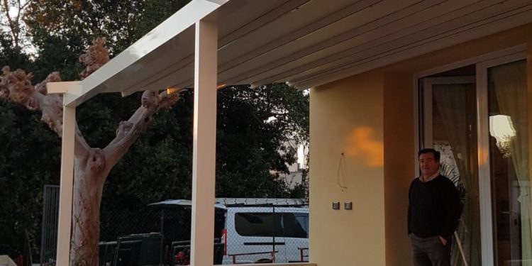 Pergola pergotenda KE a Livorno con chiusure laterali 