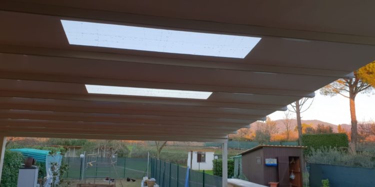 Pergola doppio modulo pergotenda a Cascina 